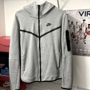 Nike Tech Grey Size Small men’s